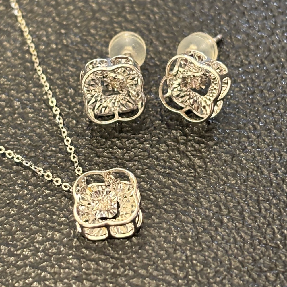 clover necklace and earrings set 18k wg